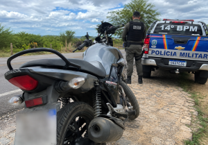 Polícia Militar intercepta moto adulterada e clonada na área rural de Flores